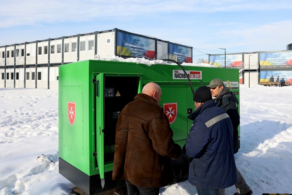 Як живуть переселенці у "зимовому" містечку у Львові (відео і фото)
