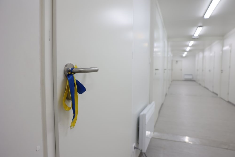 Як живуть переселенці у "зимовому" містечку у Львові (відео і фото)