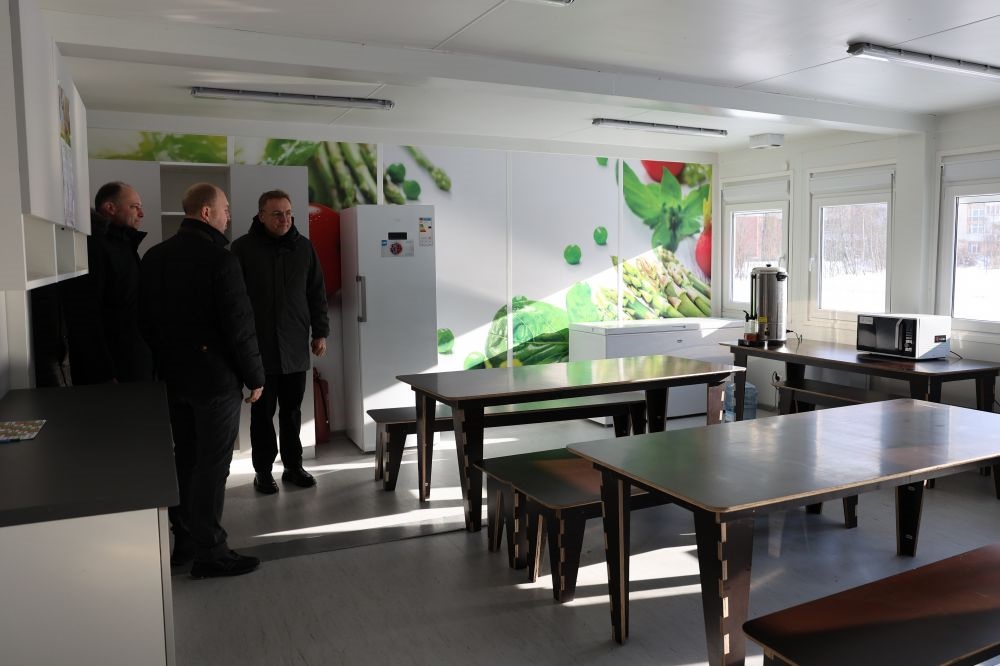 Як живуть переселенці у "зимовому" містечку у Львові (відео і фото)