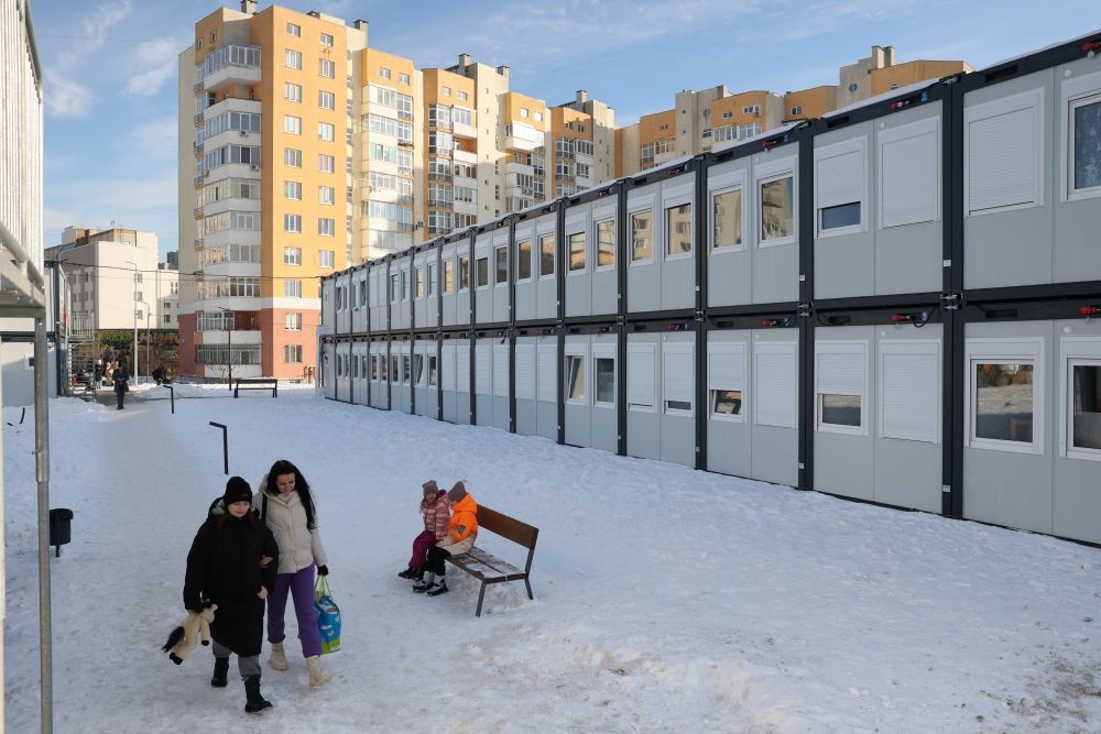 Як живуть переселенці у "зимовому" містечку у Львові (відео і фото)