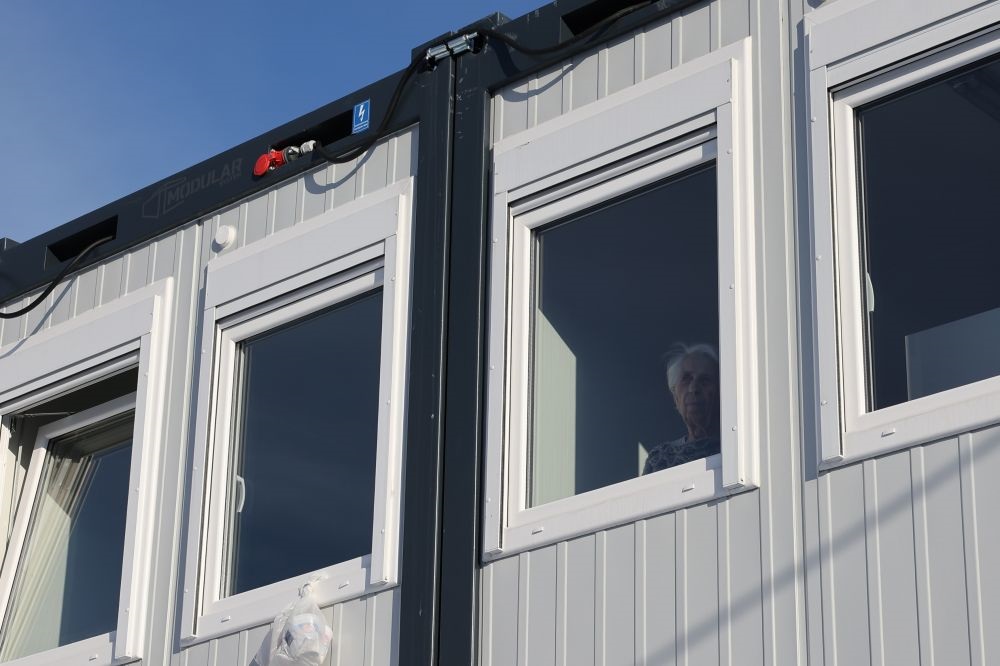 Як живуть переселенці у "зимовому" містечку у Львові (відео і фото)