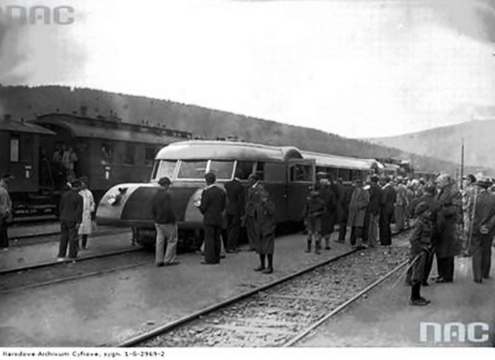 Залізничний експрес наших прадідів: як виглядала "Люксторпеда" - гібрид автобуса і лімузина (відео)