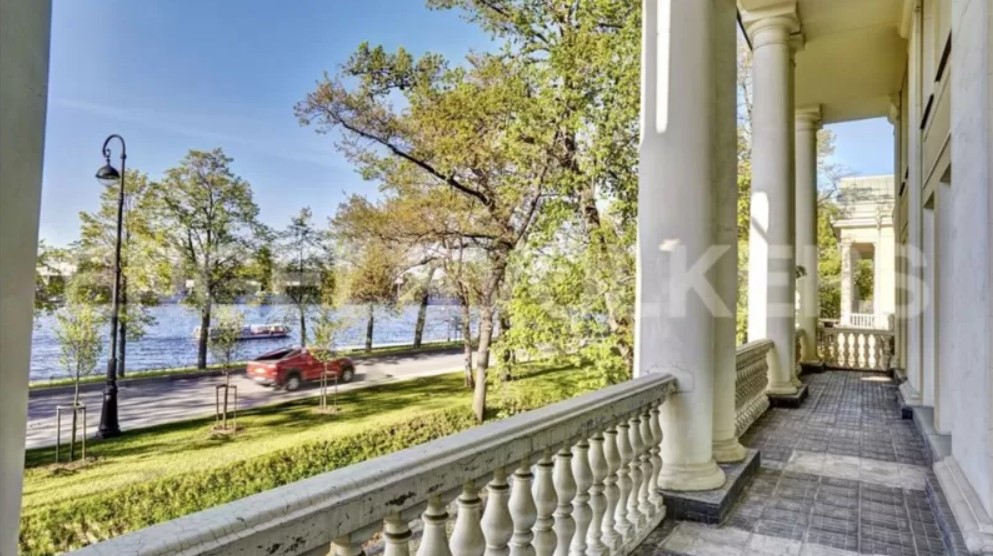 Слили фото 4-этажной квартиры "любовницы" Путина (фото)