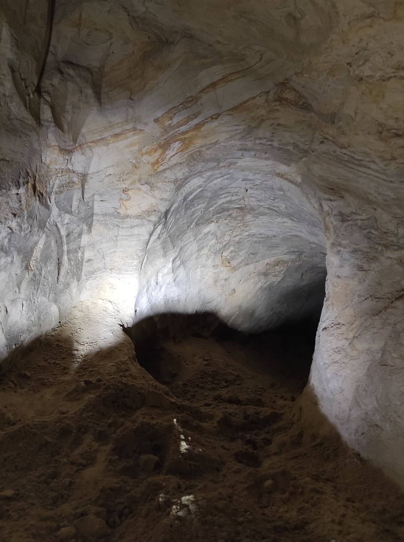 В Киеве нашли пещеры дохристианского периода: захватывающие фото