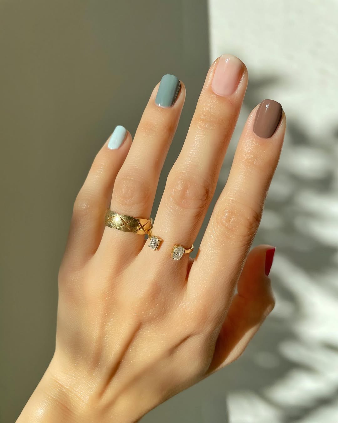 Какой цвет лака выбрать в январе 2025, чтобы маникюр выглядел дорого