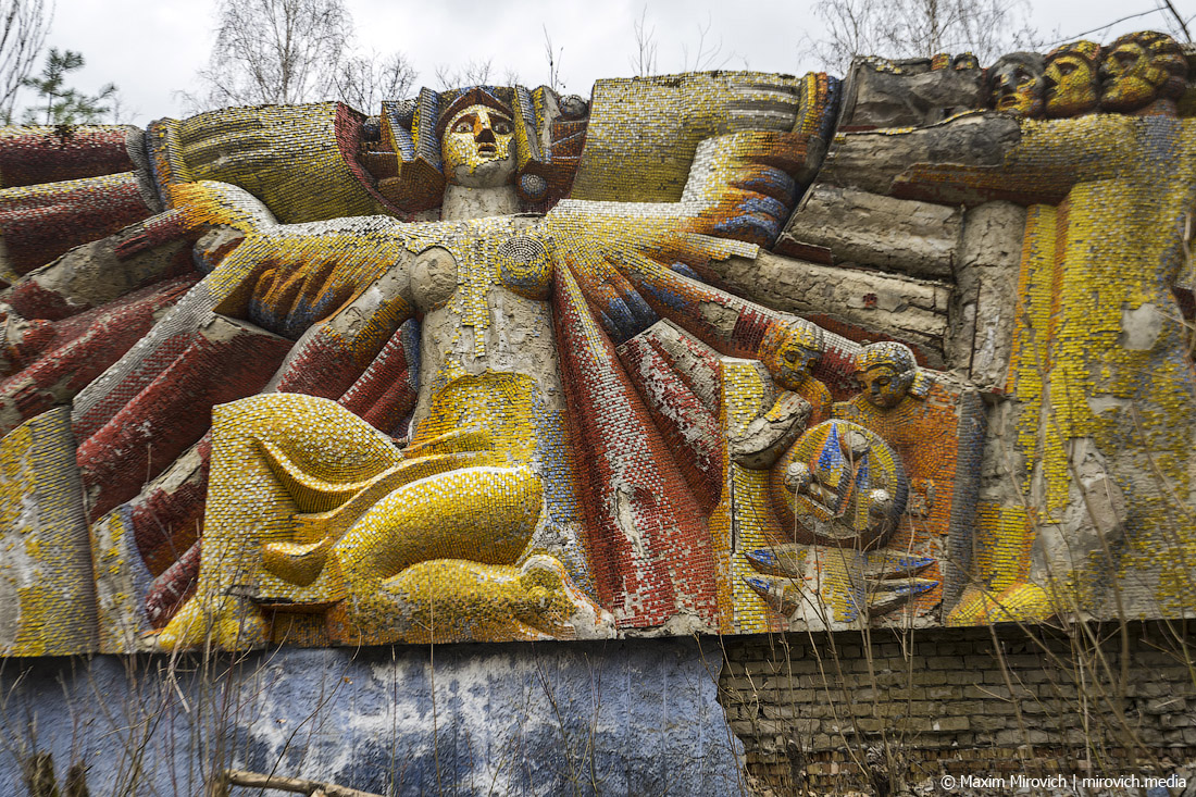 "Місто-мрія": ці фото наймонументальніших споруд Прип'яті зачаровують