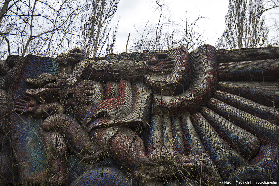 "Місто-мрія": ці фото наймонументальніших споруд Прип'яті зачаровують