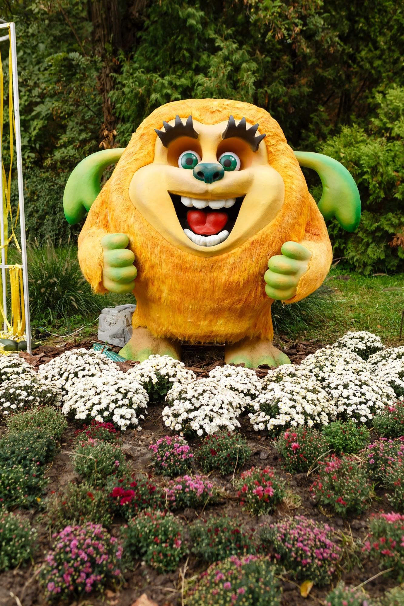 В Киеве открылась выставка хризантем для детей и взрослых: впечатляющие фото