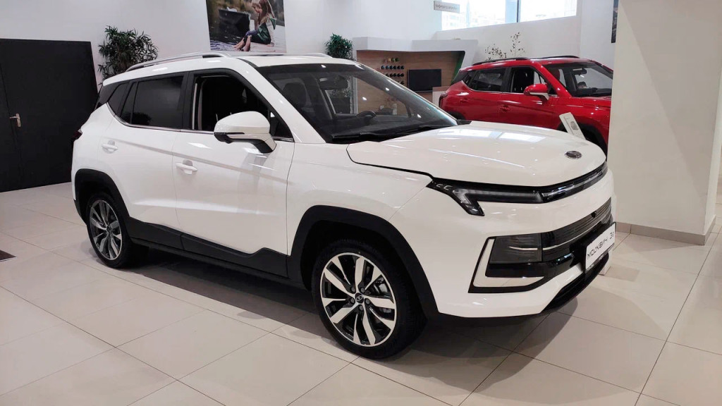 Автосалони відкрились, покупців немає. У Росії почали продавати "ганебні" "Москвичі" (фото)