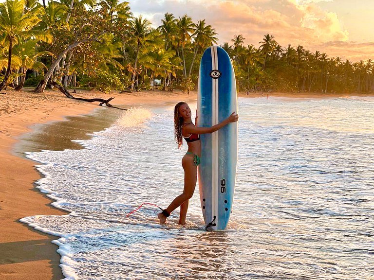 Спортсмен-серфингист: как выглядит родной брат Кати Осадчей (фото)
