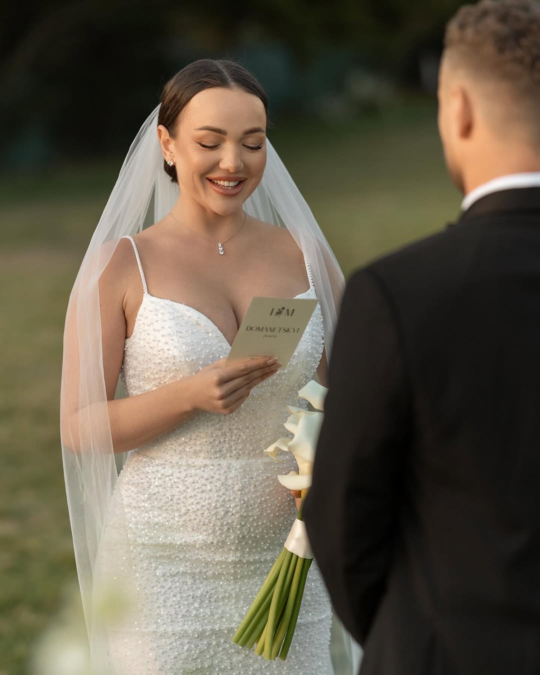 Звезда "Холостяка" вышла замуж на берегу океана: фото и видео роскошной свадьбы