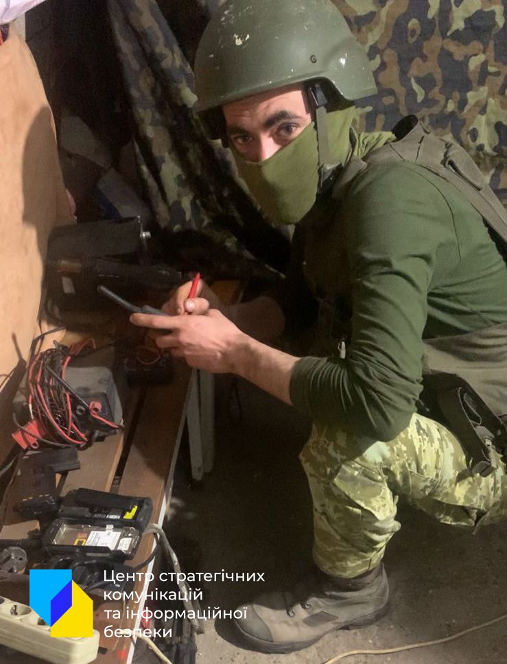 Измучены и уставшие, но непокоренные и непобедимые: посмотрите на эти лица защитников Мариуполя!