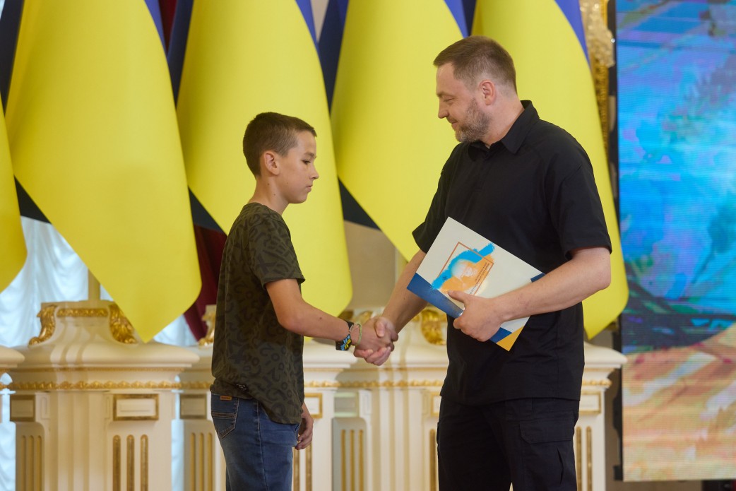 В Мариинском дворце наградили детей-спасателей, которые приближают победу: подвиги юных героев