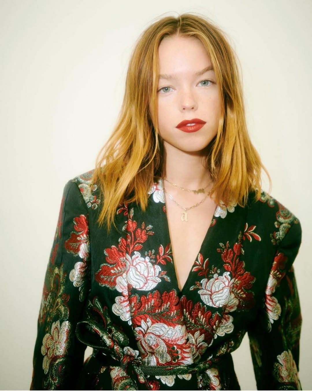 Як у реальному житті виглядає акторка, яка зіграла Рейніру Таргаріен у серіалі "Дім Дракона"