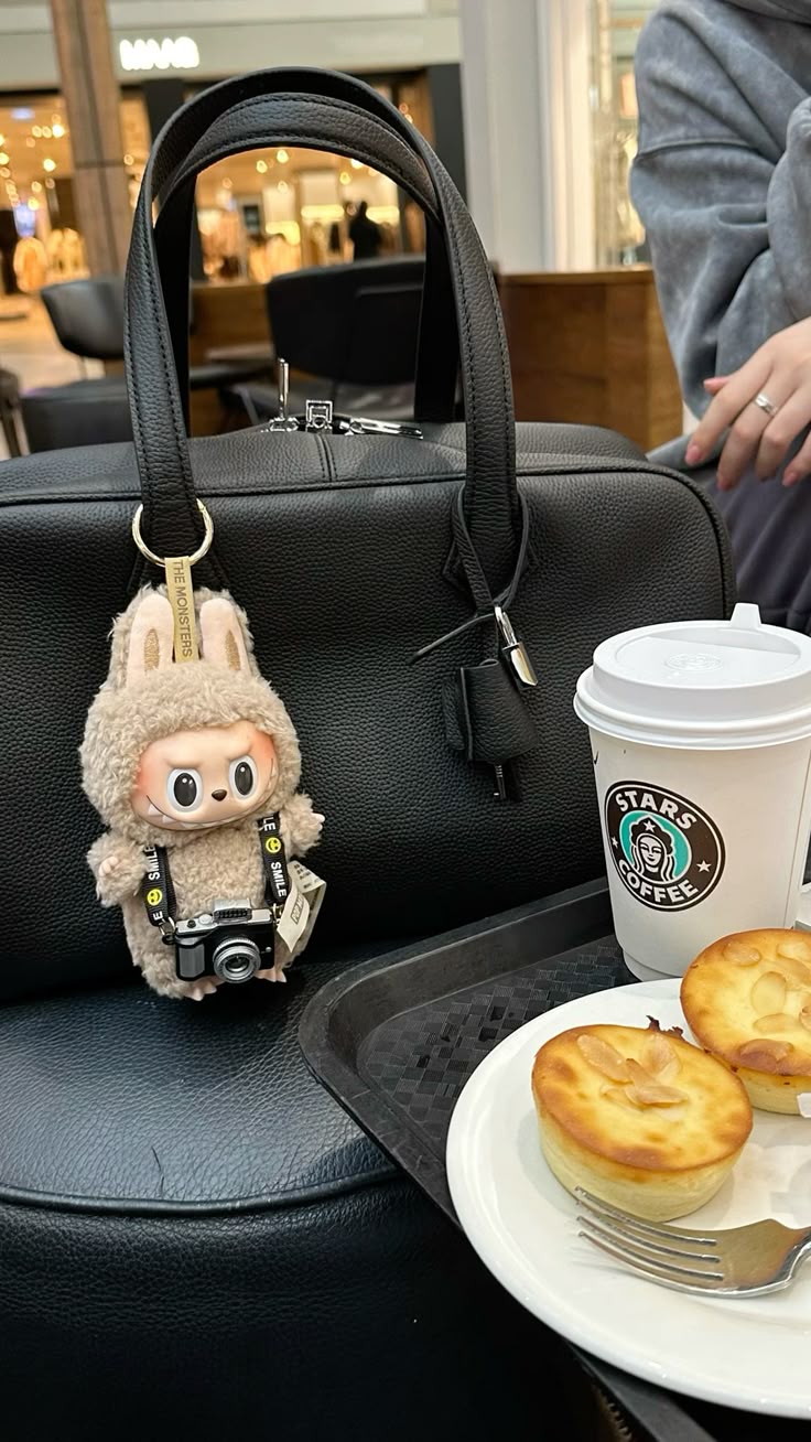 Самый трендовый аксессуар на сумку в 2025 году: вы удивитесь, когда увидите его!