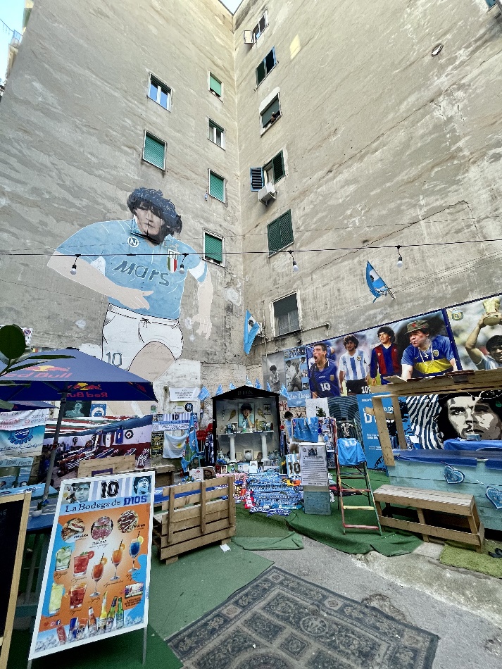 Мафия и воры на мотоциклах. Чего ждать в Неаполе - одном из опасных городов Италии