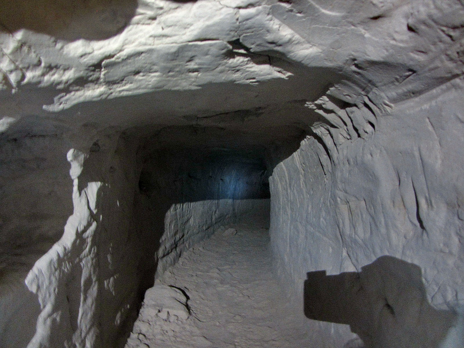 В Киеве нашли пещеры дохристианского периода: захватывающие фото