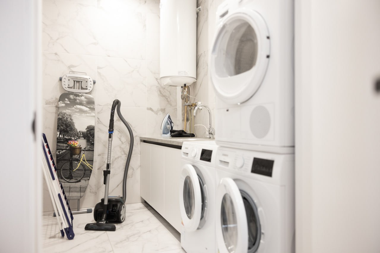 Олена Зеленська заселила багатодітну родину у новий будинок: "Передала ключі"