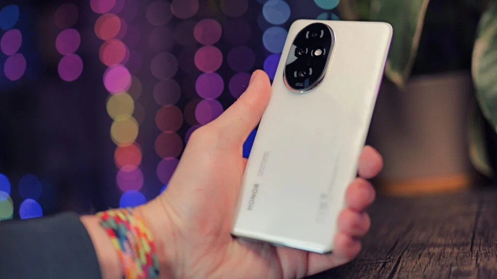 Ідеальний баланс ціни та якості. Топ-8 смартфонів середнього класу у 2024 році