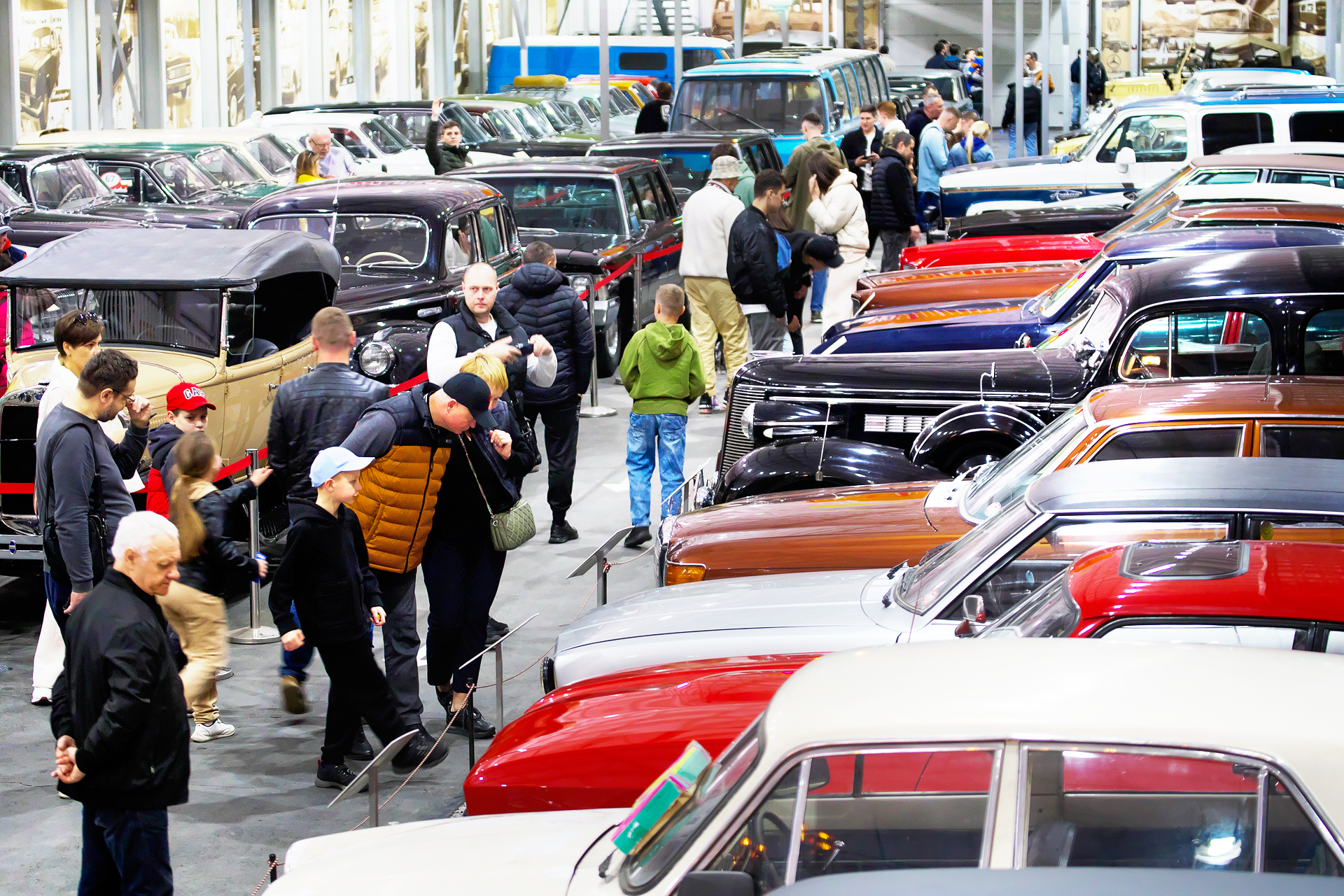 Новая локация и сотни экспонатов: технический фестиваль Old Car Land пройдет в музее "Колеса истории"
