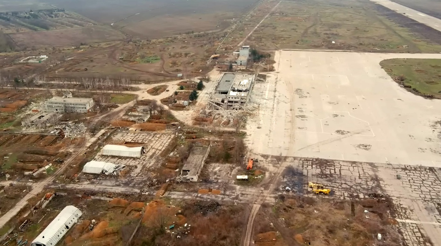 Легендарна Чорнобаївка. В мережі показали унікальні кадри звільненого аеропорту Херсон