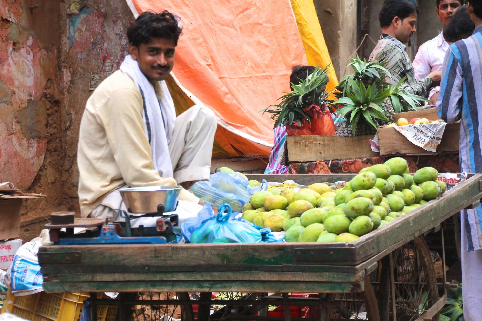 "Нетоварне сусідство". Як і чим торгують між собою ворогуючі країни