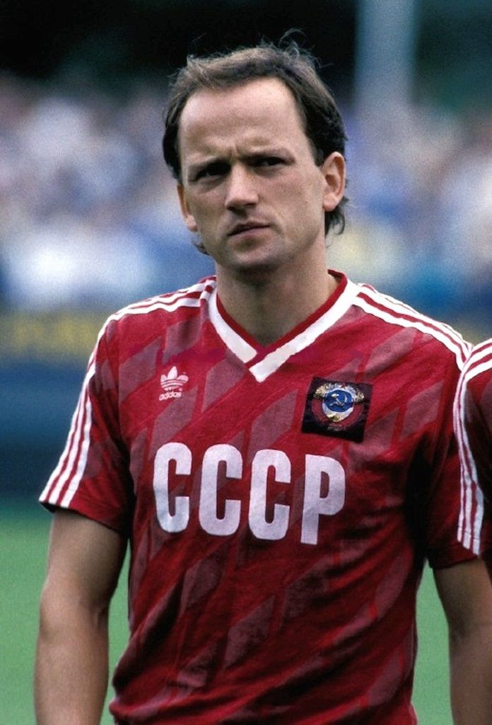 61-летний легендарный футболист взял в руки автомат и пошел защищать Украину (фото)