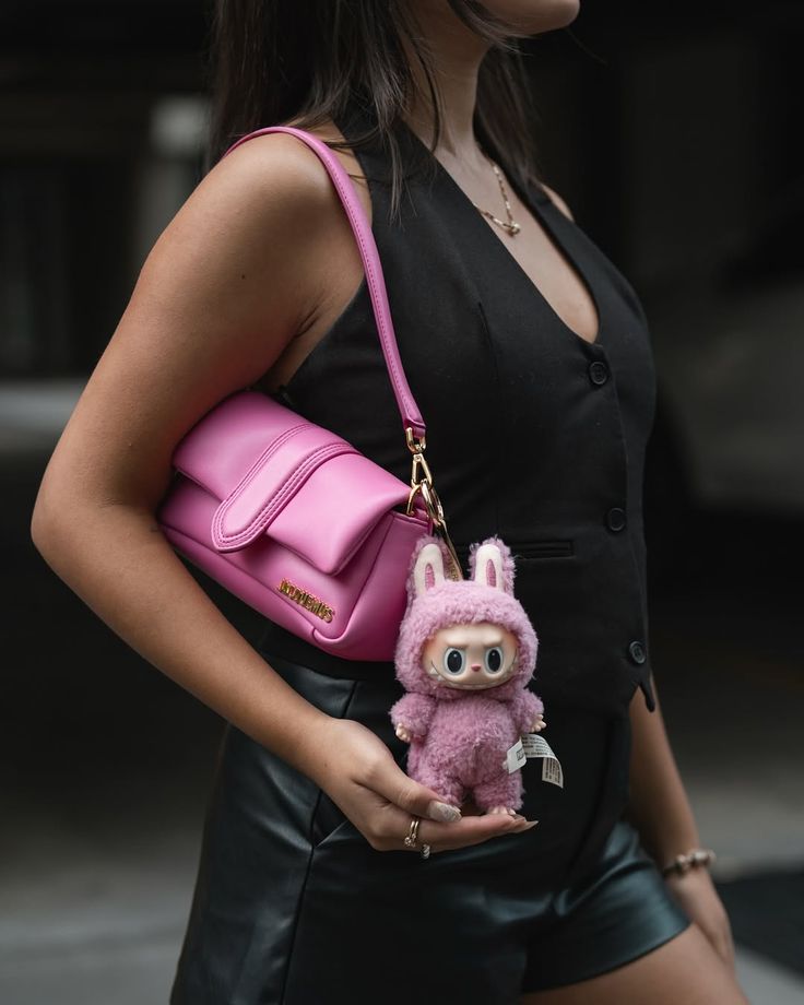 Самый трендовый аксессуар на сумку в 2025 году: вы удивитесь, когда увидите его!