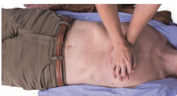 Це рятує життя. Як правильно робити серцево-легеневу реанімацію: корисна інструкція