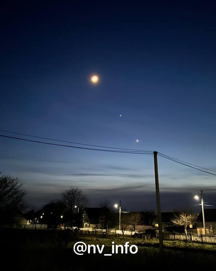 Украинцы наблюдали редкое астрономическое явление: зрелищные фото "парада планет"