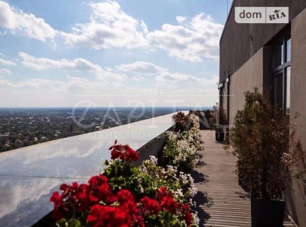 С личным лифтом за 230 миллионов. В Киеве продают люксовую 5-комнатную квартиру (фото)