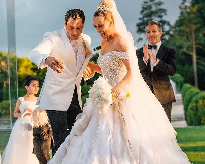 Бывший "Холостяк" впервые за долгое время показал троих детей: милые семейные фото