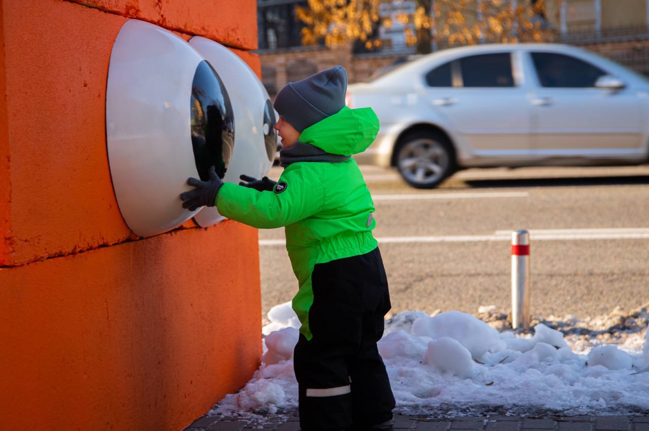 Киев усеяли "сказочные" бетонные блоки: кто и зачем это сделал