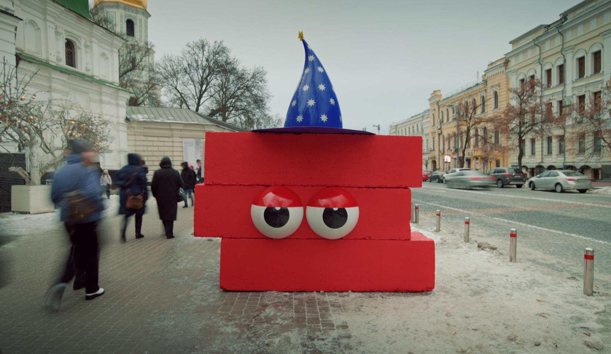 Киев усеяли "сказочные" бетонные блоки: кто и зачем это сделал