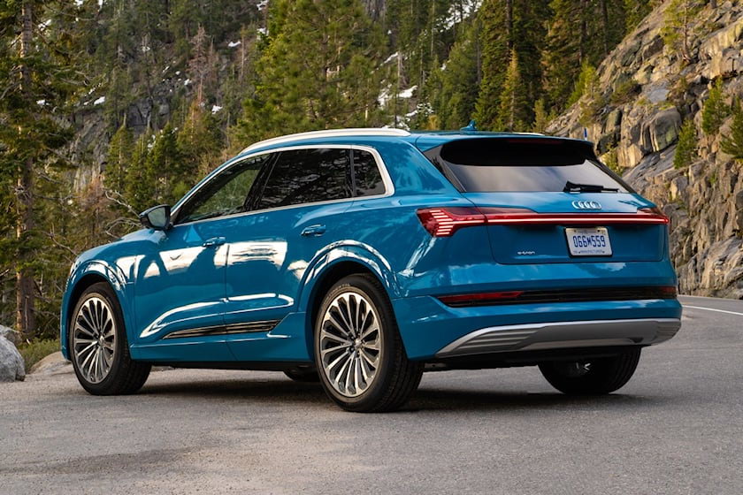 Audi прекратит выпуск электрического внедорожника e-tron