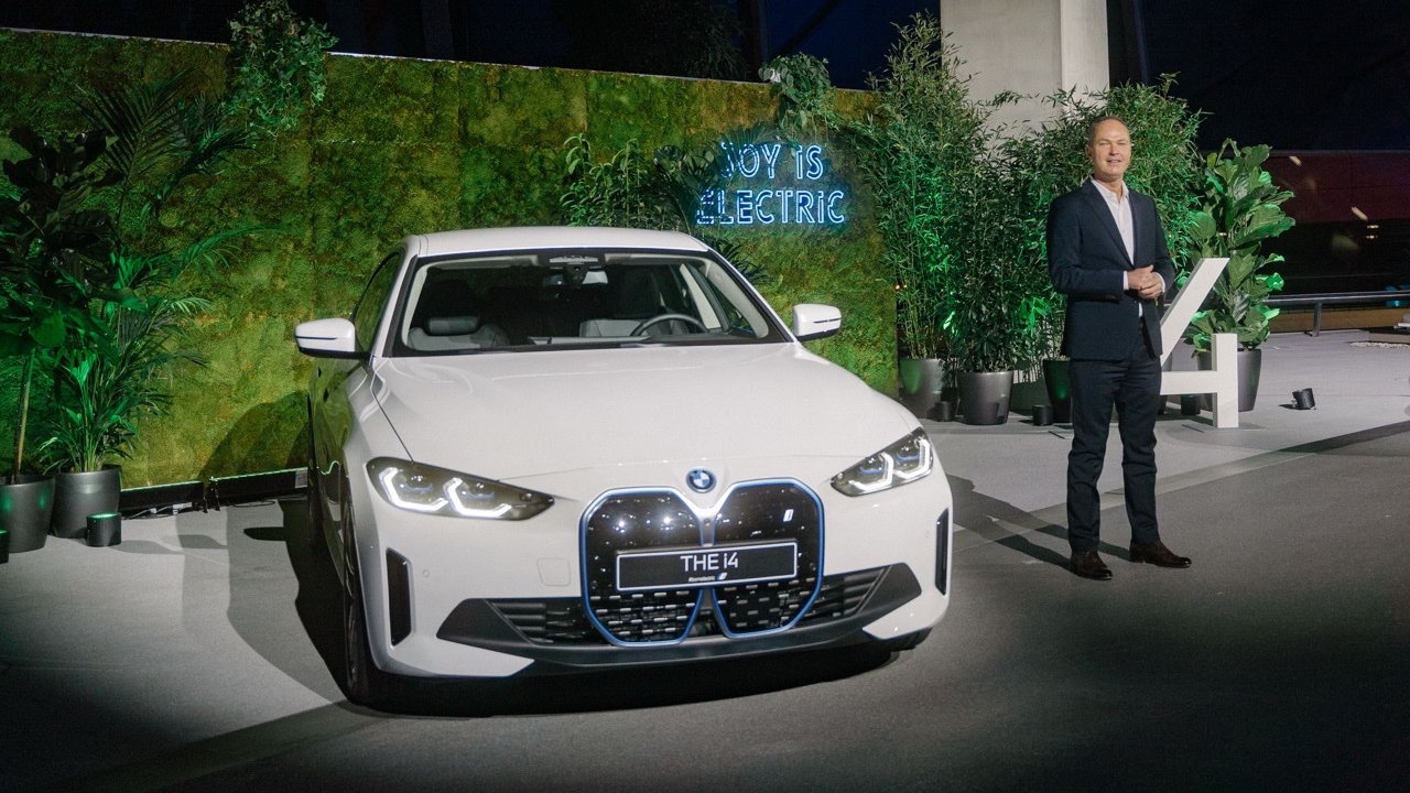 Як тобі таке Ілон Маск: BMW достроково почала поставки електрокарів i4 клієнтам