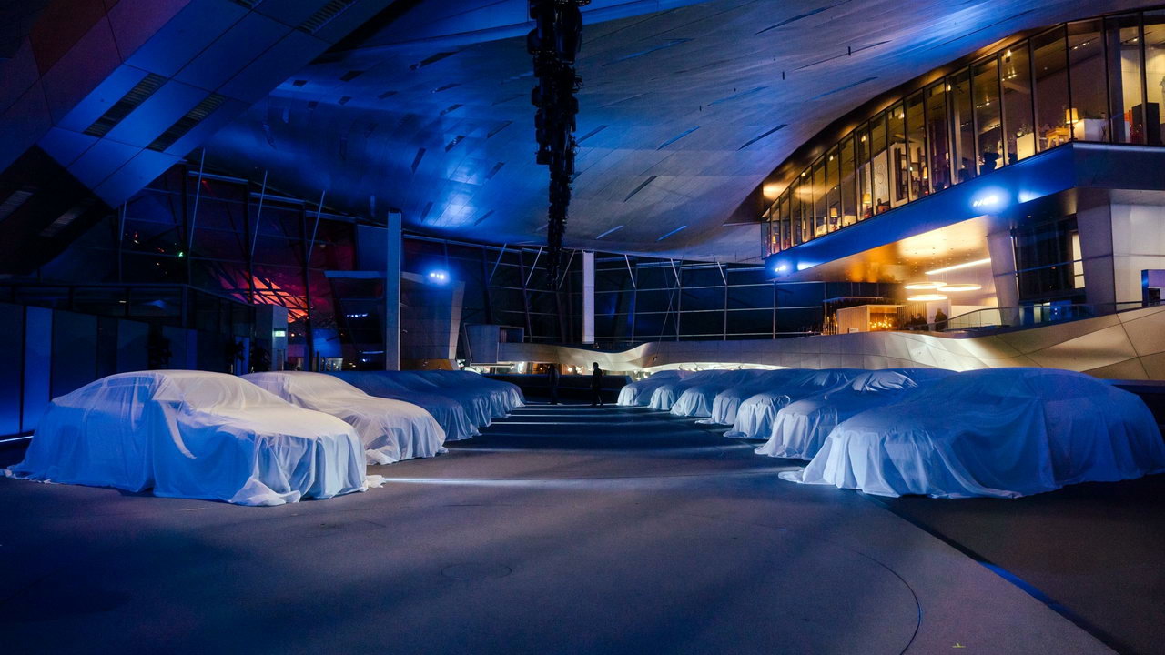 Як тобі таке Ілон Маск: BMW достроково почала поставки електрокарів i4 клієнтам