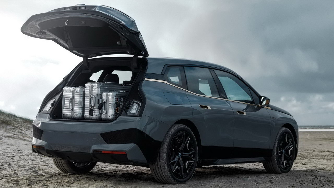 620 кінських сил: BMW представила перший електричний кросовер М-серії