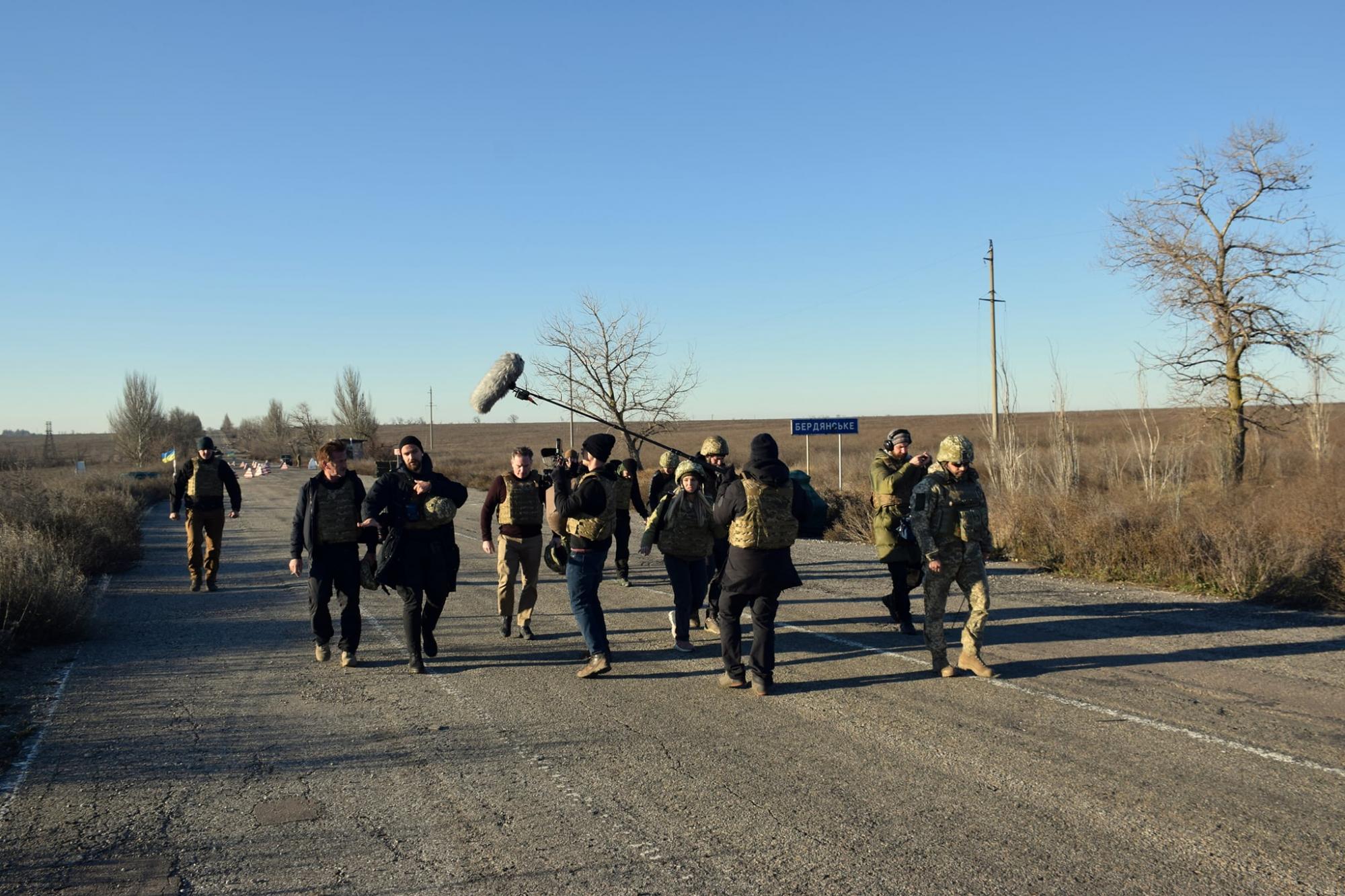 Шонн Пенн побував на Донбасі: побачив наслідки російської агресії своїми очима (фото)