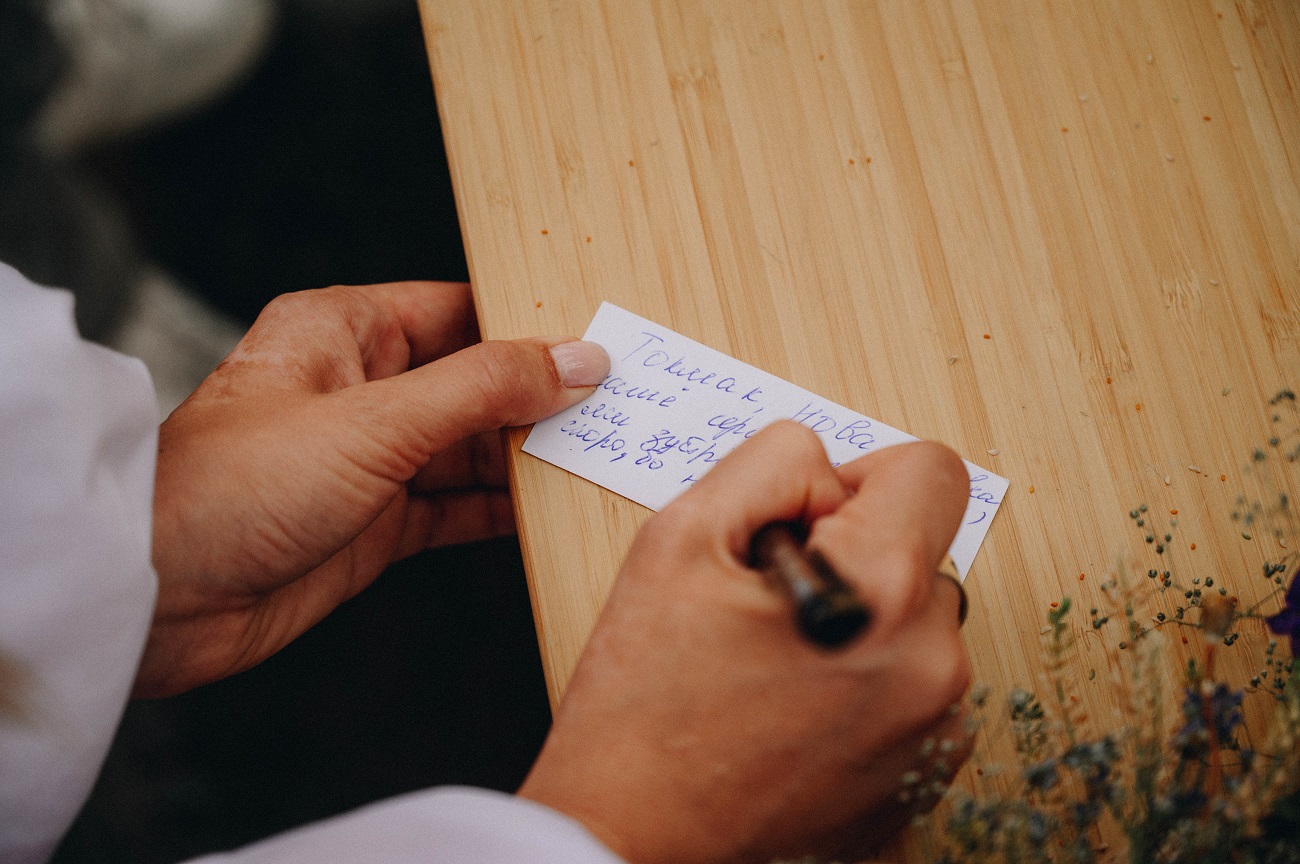 Украинцы на Купала запустили на Днепре венки с "письмами любви": фото и важные смыслы акции