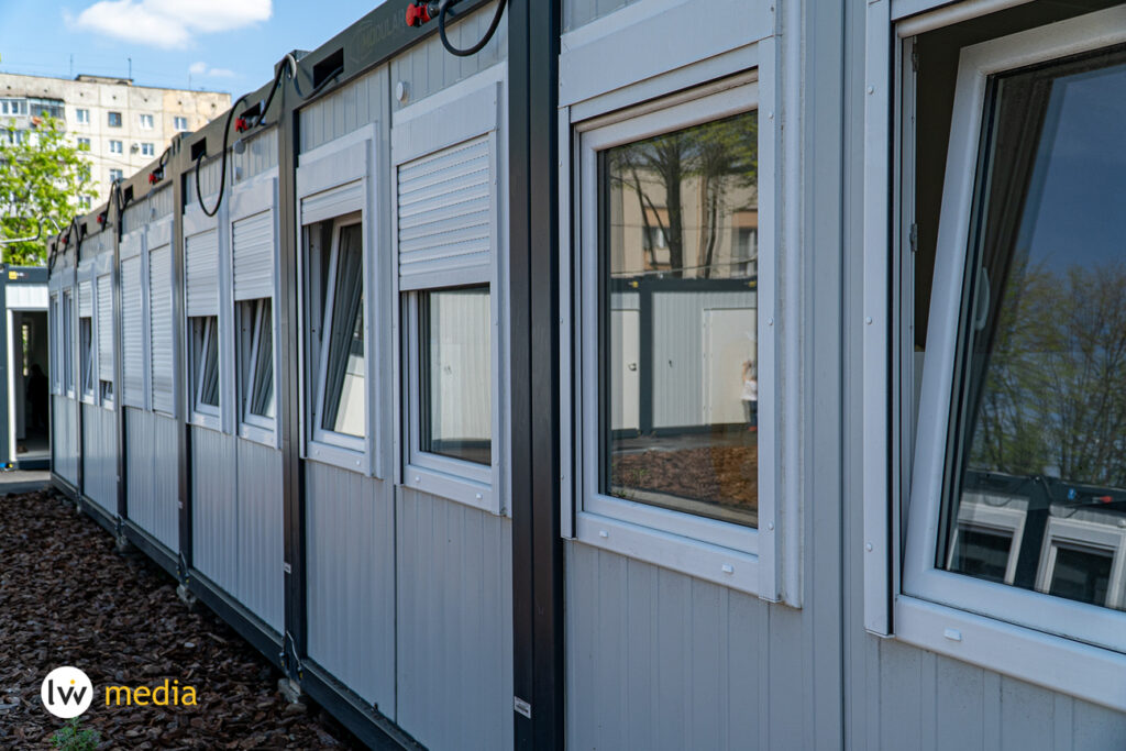 Свет, вода и питание: как выглядит модульный городок для переселенцев во Львове (фото)