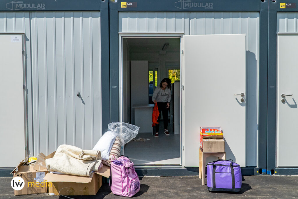 Свет, вода и питание: как выглядит модульный городок для переселенцев во Львове (фото)