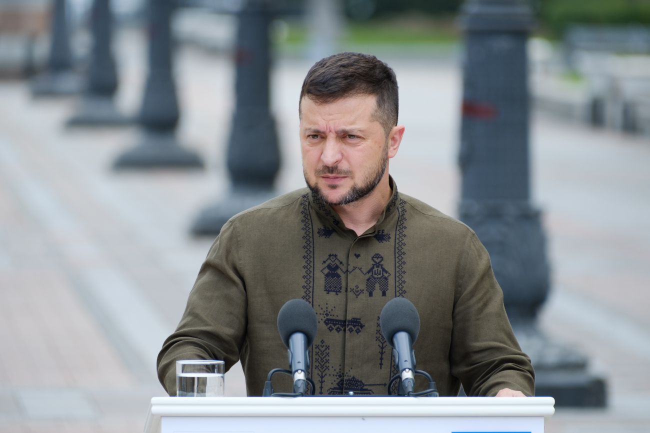 От делового шика до милитари. Эволюция стиля Зеленского: взгляд спустя годы