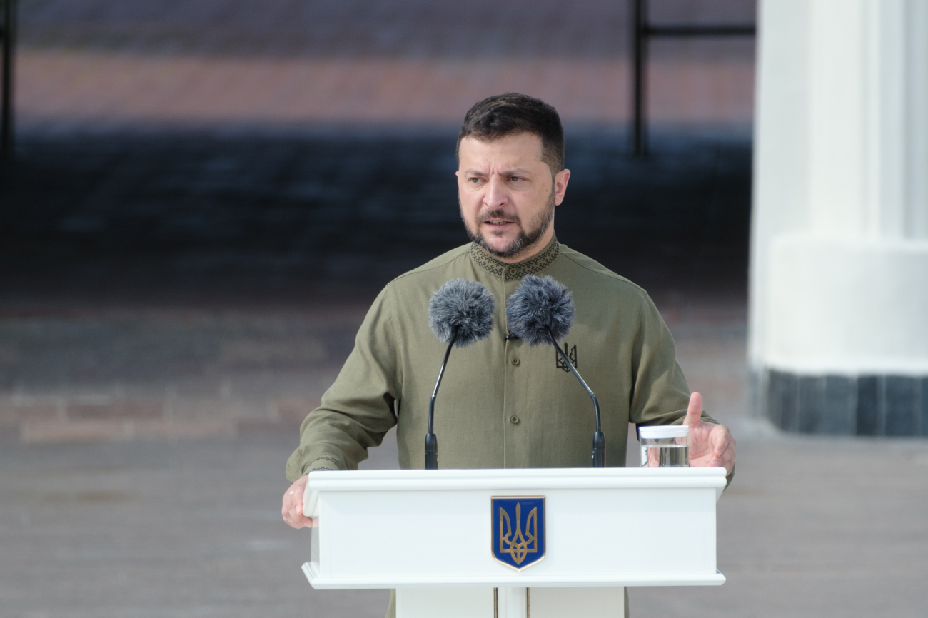 От делового шика до милитари. Эволюция стиля Зеленского: взгляд спустя годы