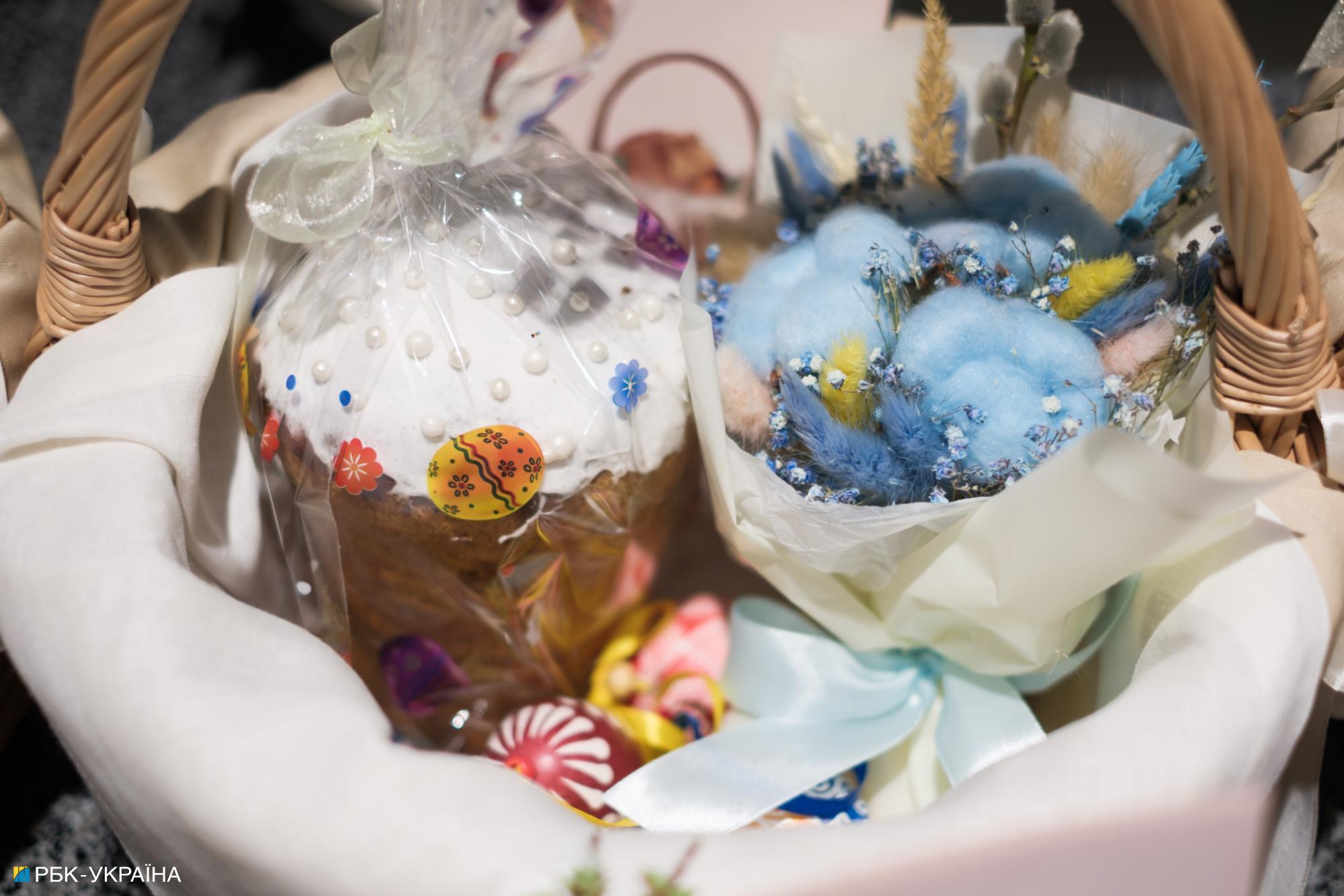 Символ відродження. У Києві спекли паски із зерна з розмінованих полів Херсонщини