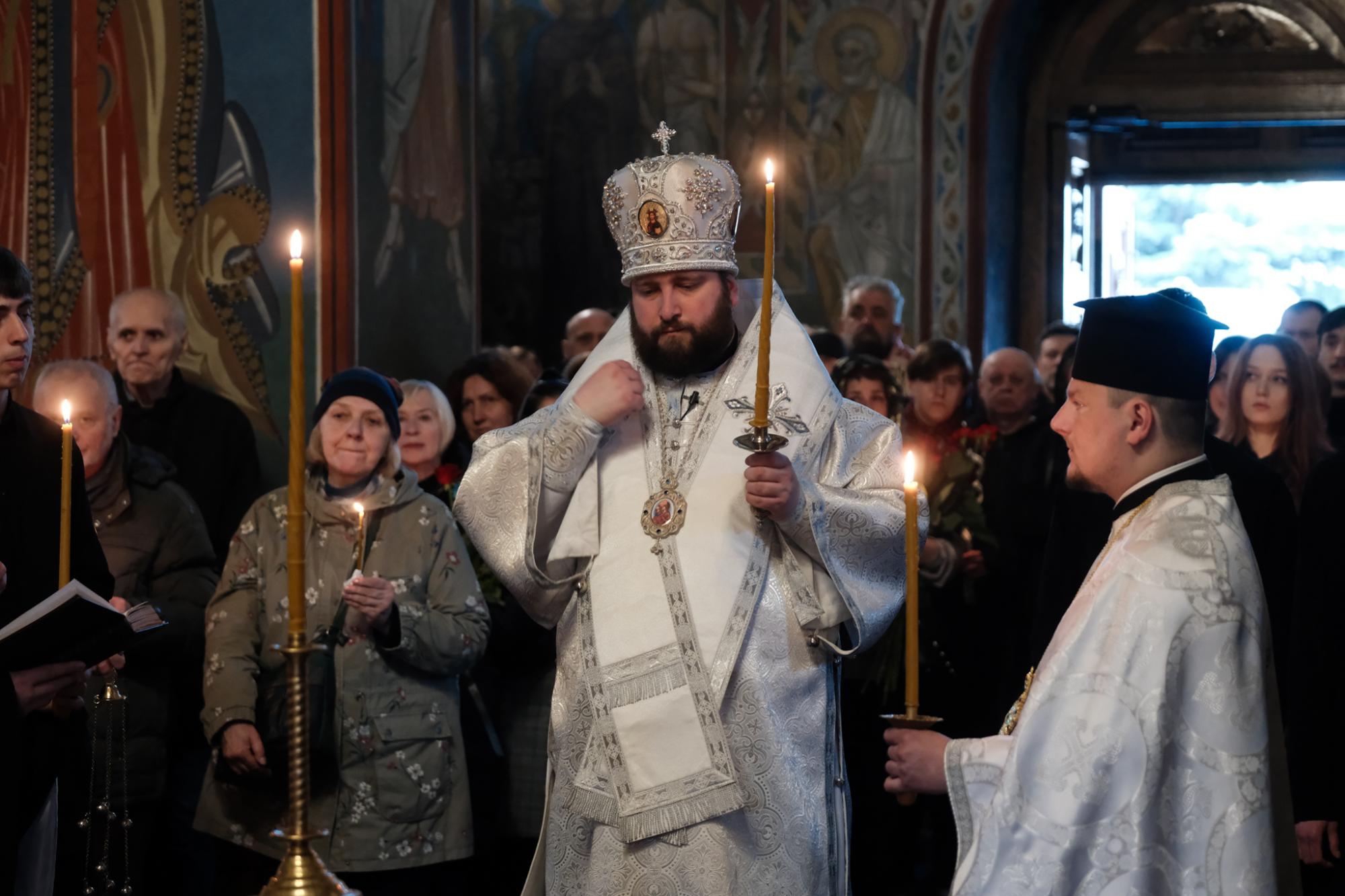 В Києві попрощалися з письменником Дмитром Капрановим (фото)