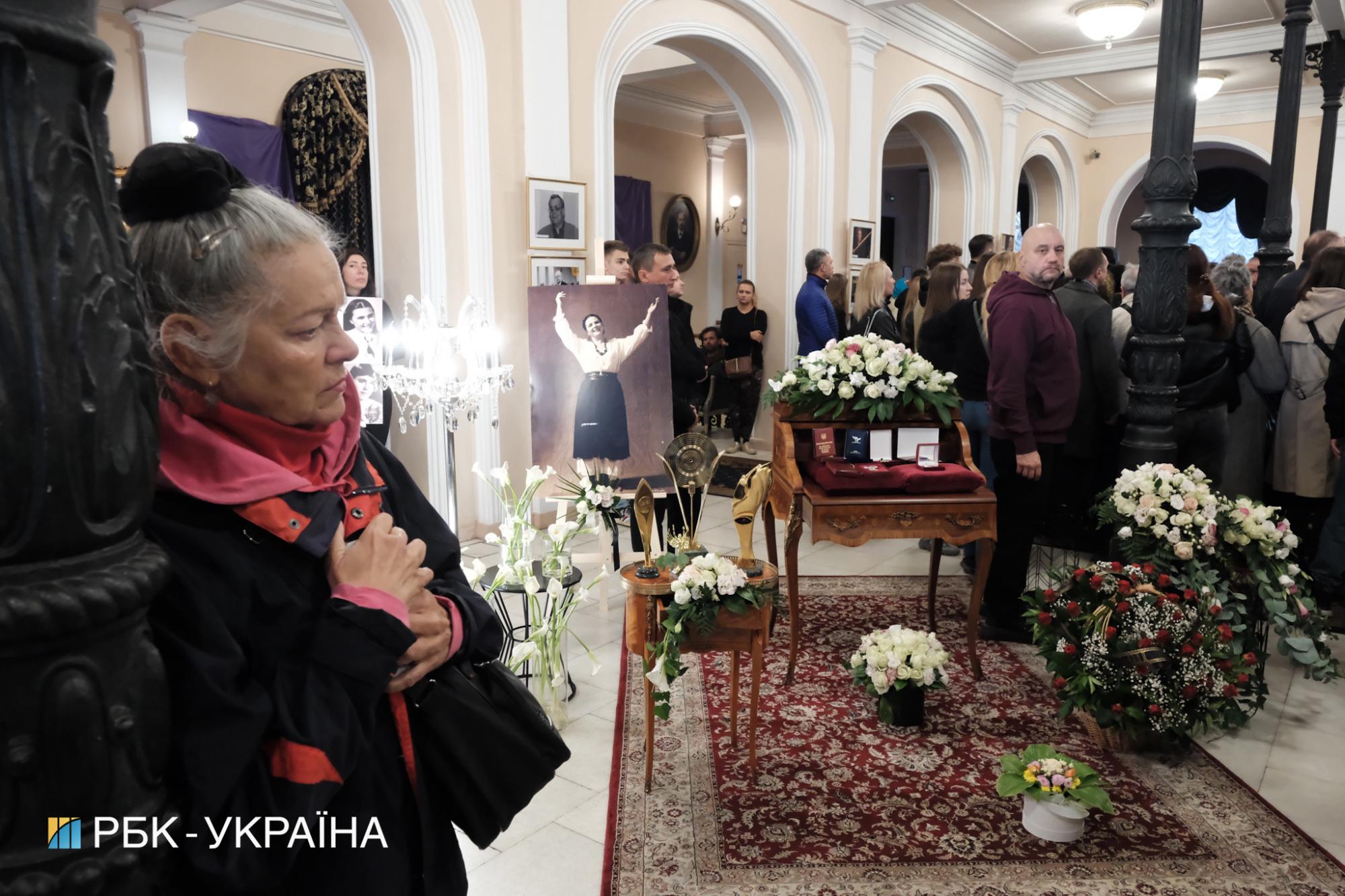 Хор, солисткой которого была Нина Матвиенко, исполнил молитву на прощании с певицей: видео пробирает до мурашек