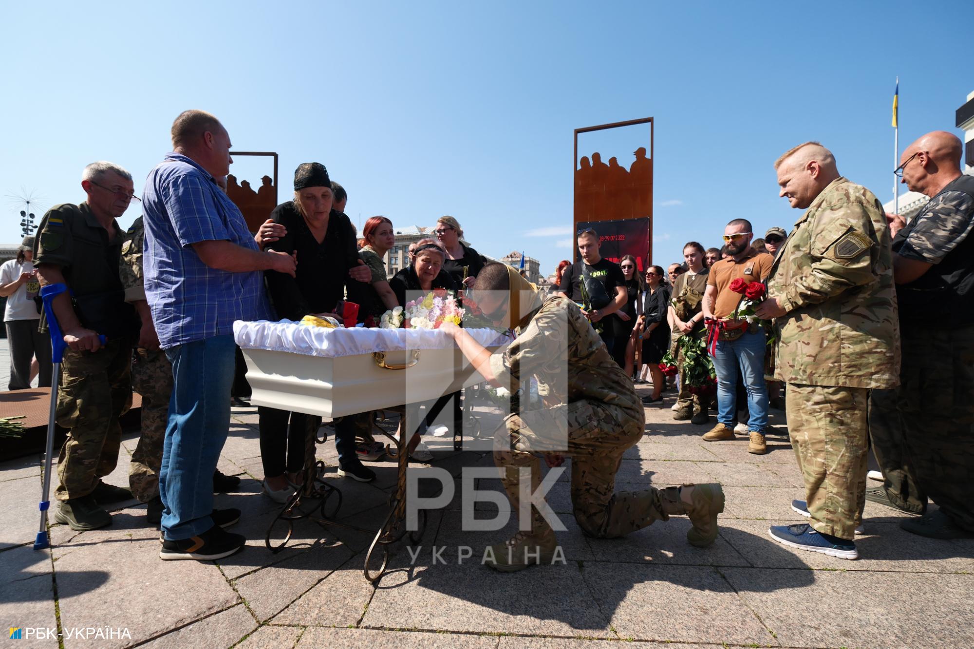 &quot;Вибрала боротьбу за волю України&quot;. У Києві попрощались із військовою Наталією Кузнєцовою (фото)