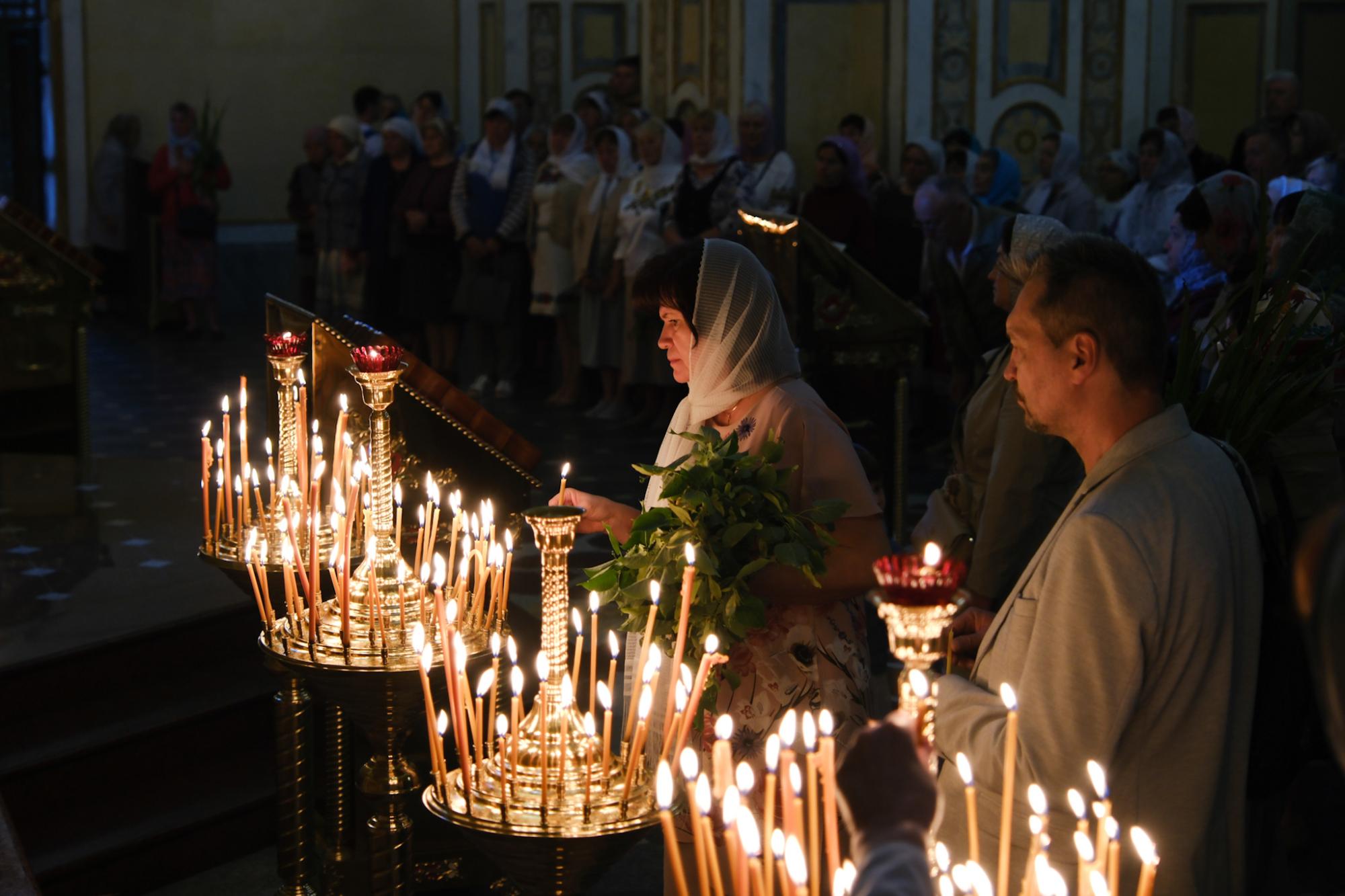 День Святої Трійці в Успенському соборі Лаври на яскравих фото