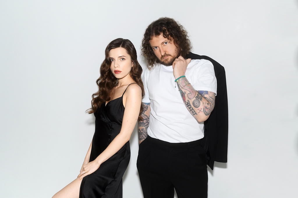 "Біжи, тікай": Саша Чемеров и Христина Соловий сняли красивое видео на 100%-й хит